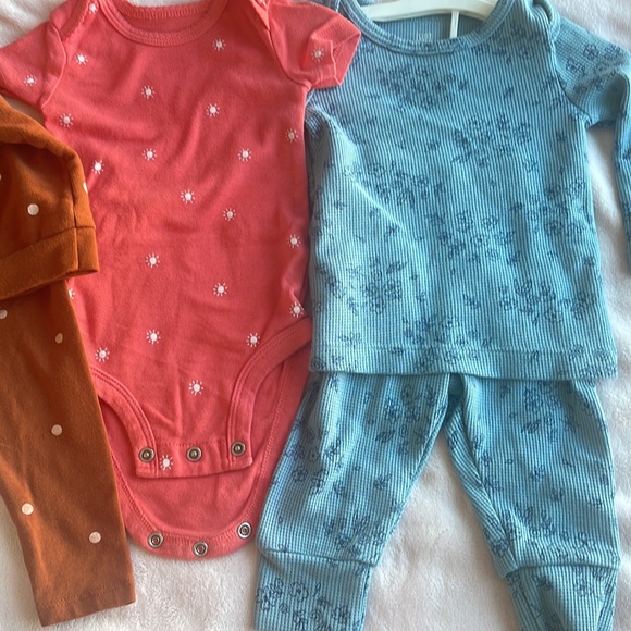 Baby girl clothe 6 months 💙 - Picture 2 of 2